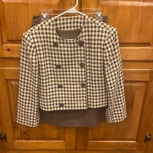 Vintage Talbots petite women’s suit jacket with skirt. 12 light brown and cream.